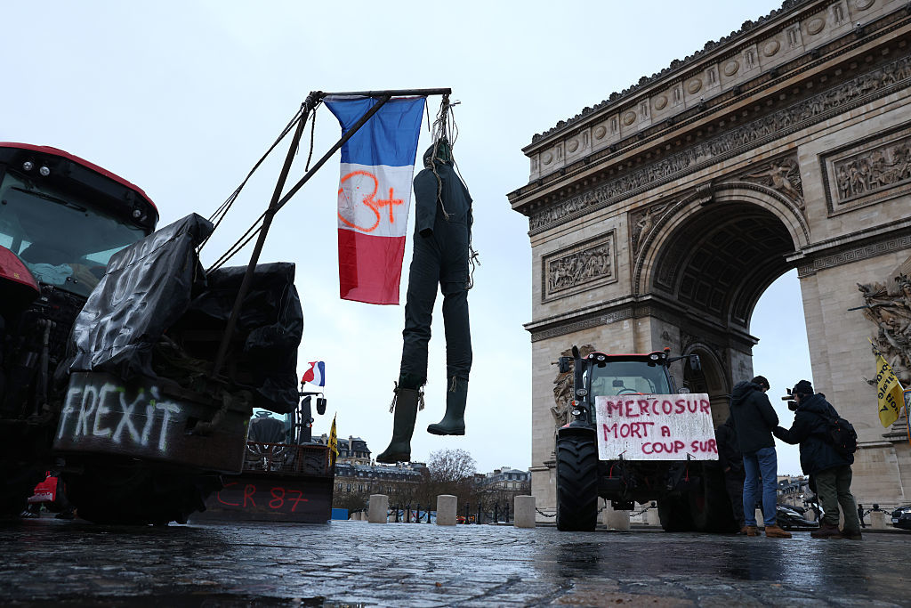 France : la colère des agriculteurs continue alors que Bruxelles évoque une possible application de l’accord avec le Mercosur avant sa ratification