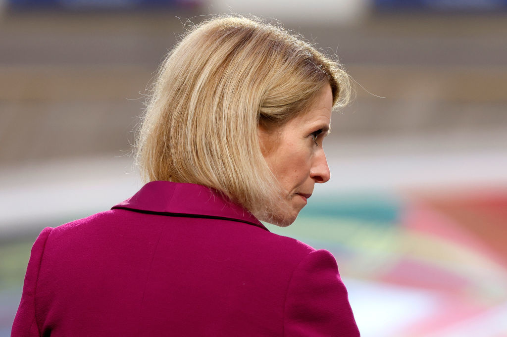 Kallas évoque l’idée de «se mettre à boire» face à la multiplication des crises mondiales