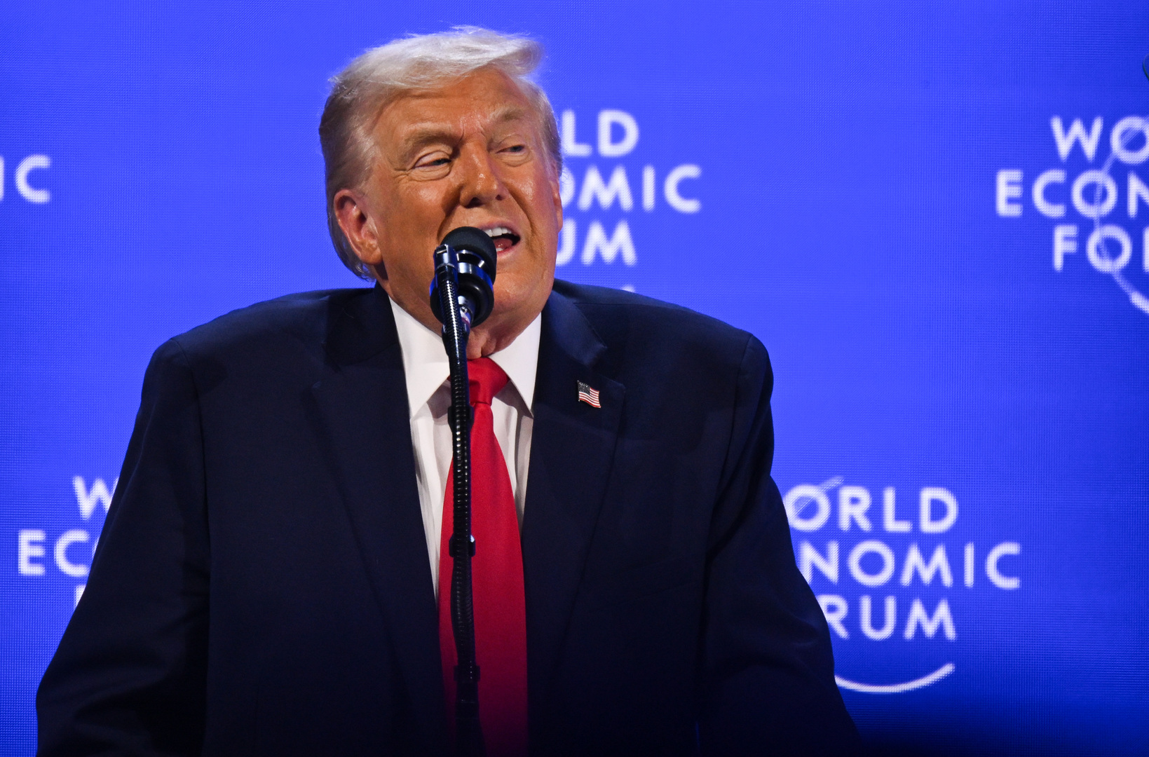«Non, non, Donald, je le ferai. Je le ferai» : depuis Davos, Trump se paie une nouvelle fois Macron sur le prix des médicaments
