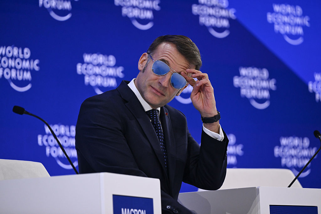 Zakharova : à Davos, Macron a «retrouvé la vue» grâce à ses lunettes «magiques»