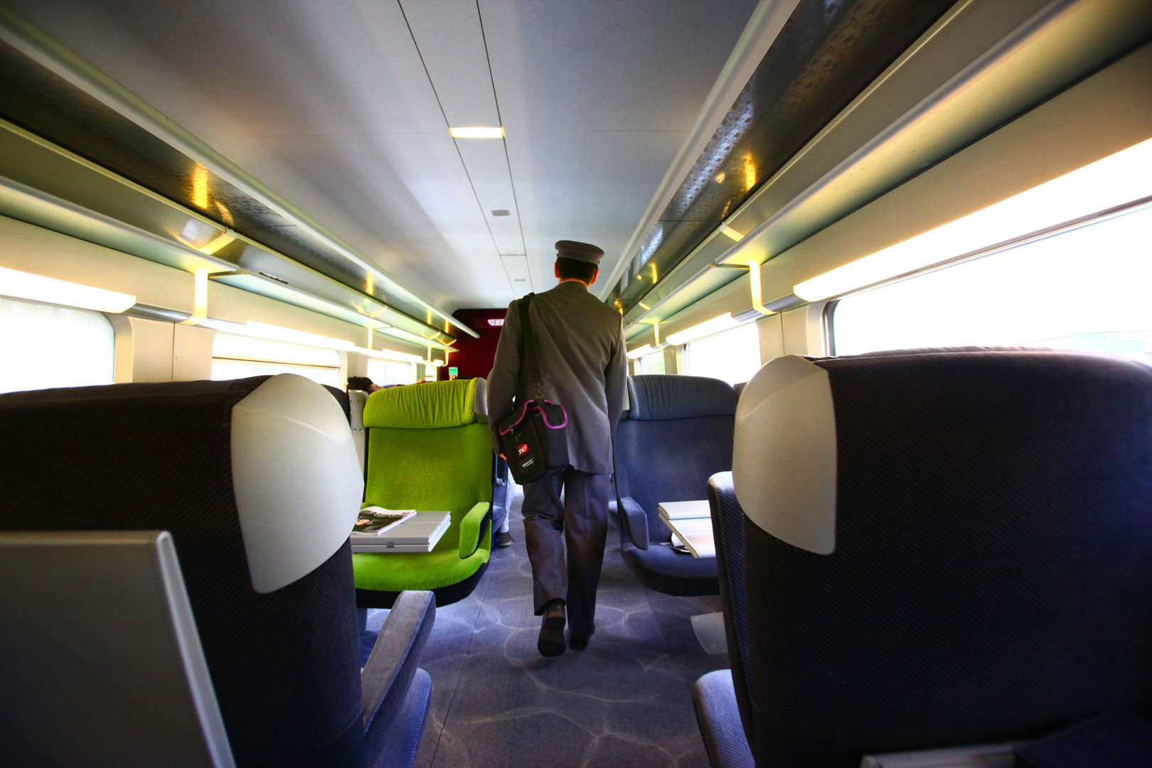 SNCF et wagons «no kids» : le débat explosif sur la place des enfants dans l’espace public