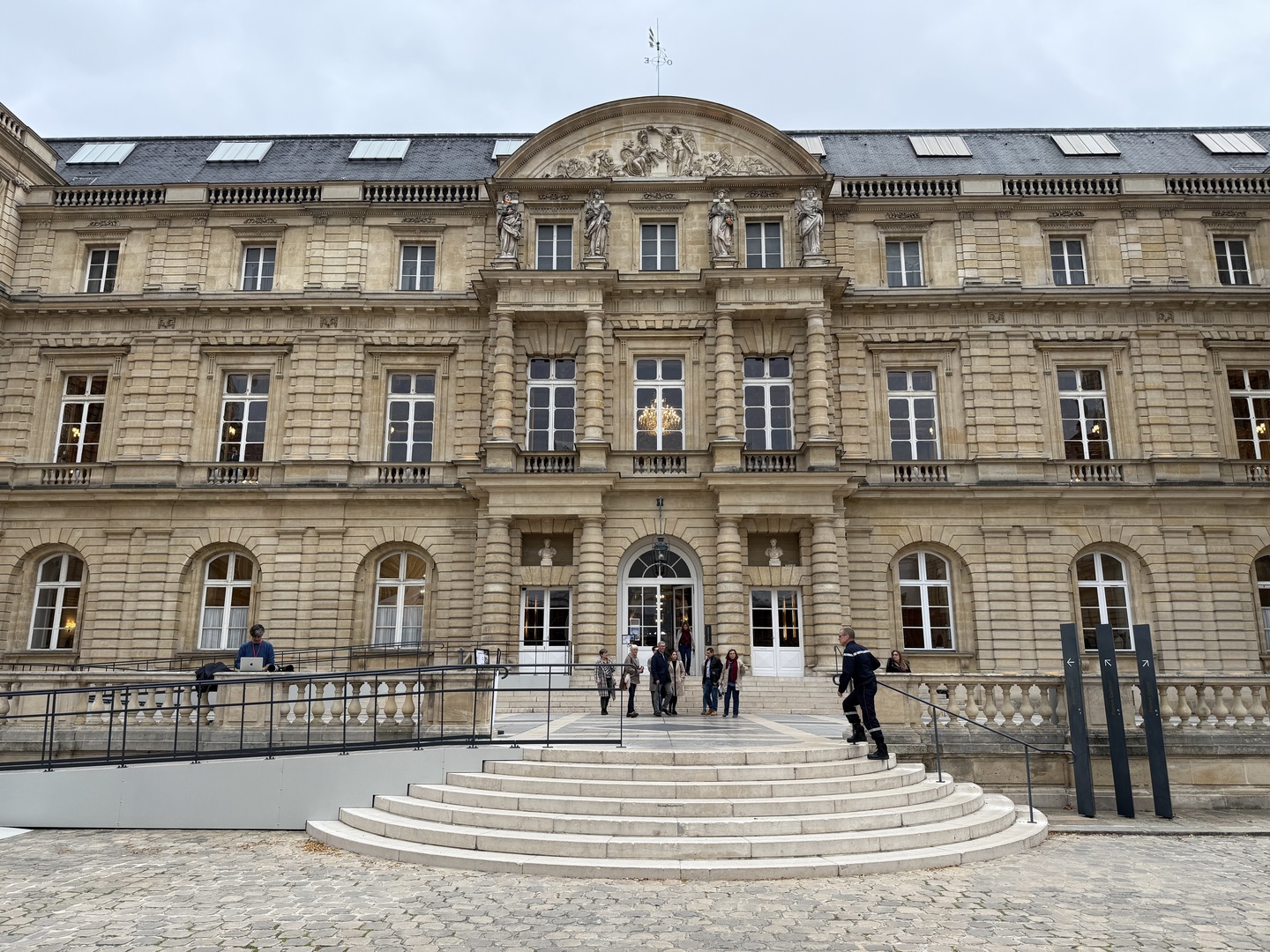 Le Sénat sonne l’alarme : la France en grande perte de vitesse en Afrique face à l’attractivité des partenariats russo-chinois
