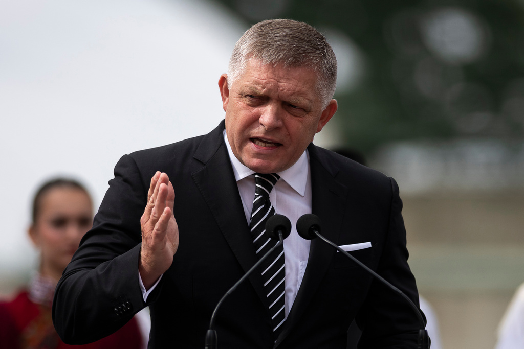 «Tous se casseront les jambes en courant vers la Russie pour y faire des affaires» : Robert Fico fustige l’embargo énergétique de l’UE
