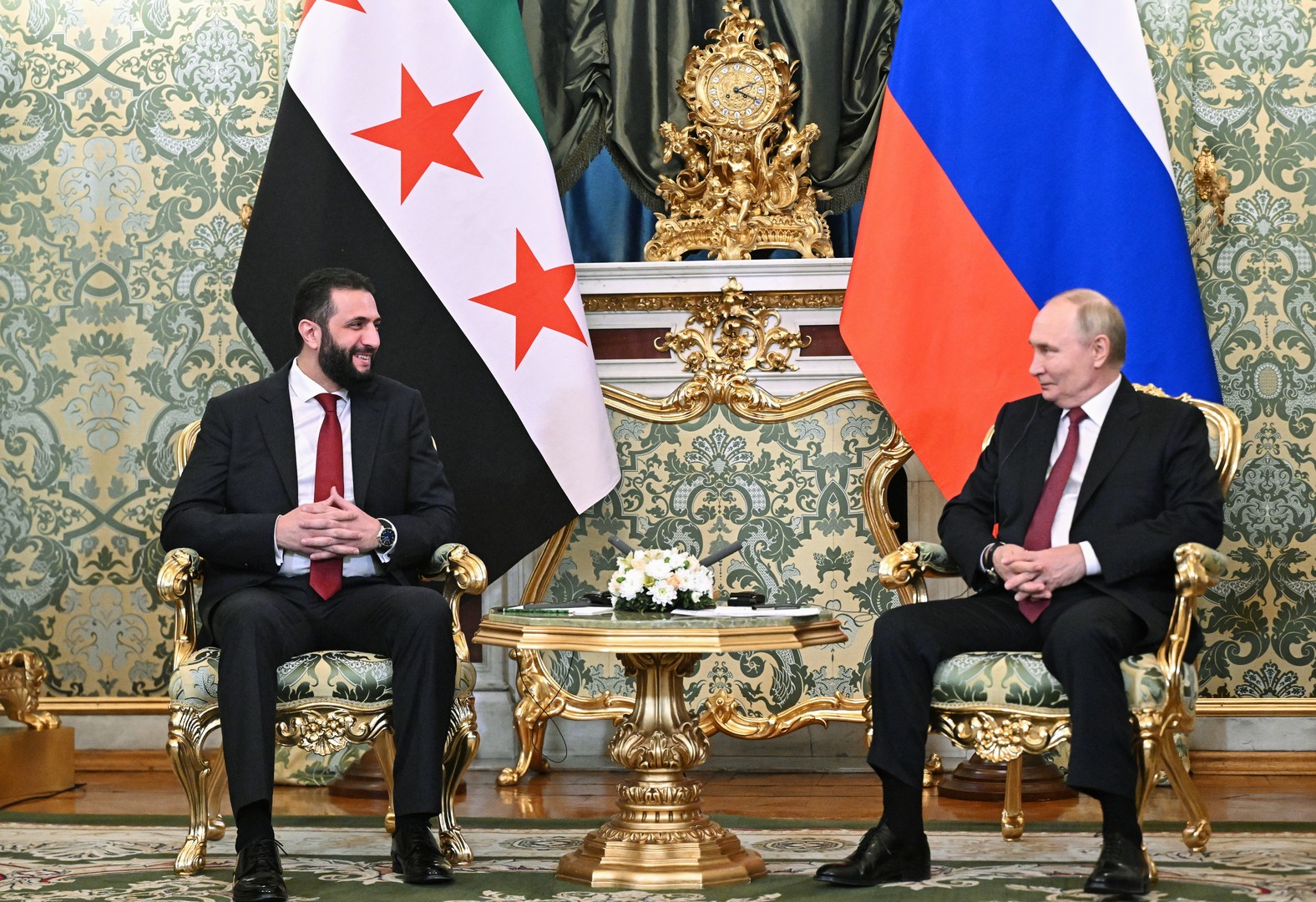 Le Kremlin annonce une rencontre entre Poutine et al-Charaa à Moscou