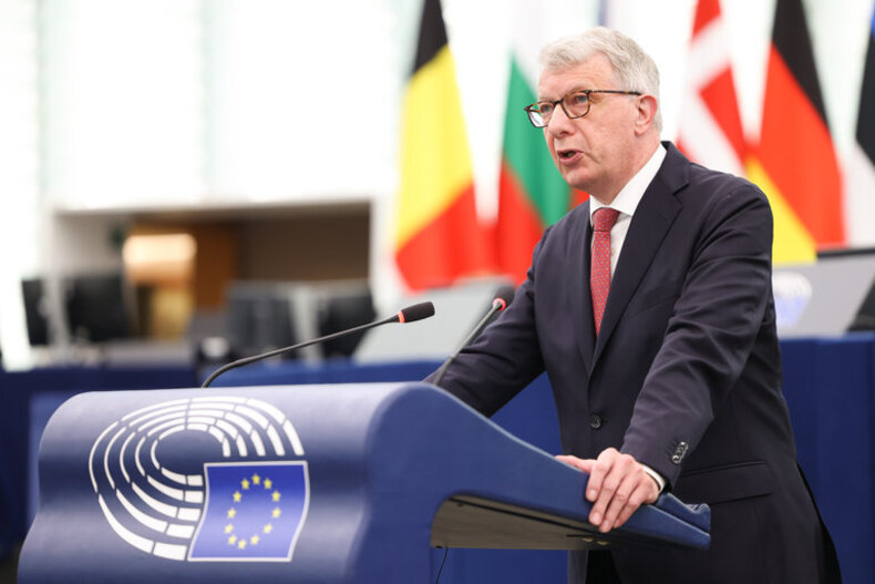 « En sanctionnant la Russie et l’Iran, l’UE révèle sa faiblesse stratégique face aux États souverains », estime l’eurodéputé Fernand Kartheiser