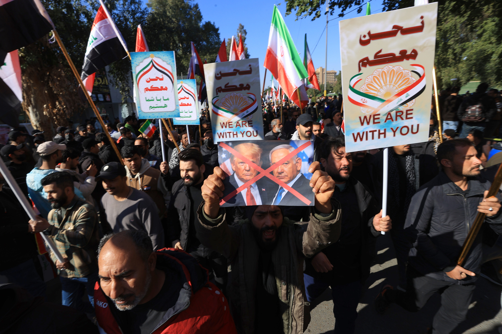 Bagdad : des centaines de manifestants dénoncent l’ingérence de Trump