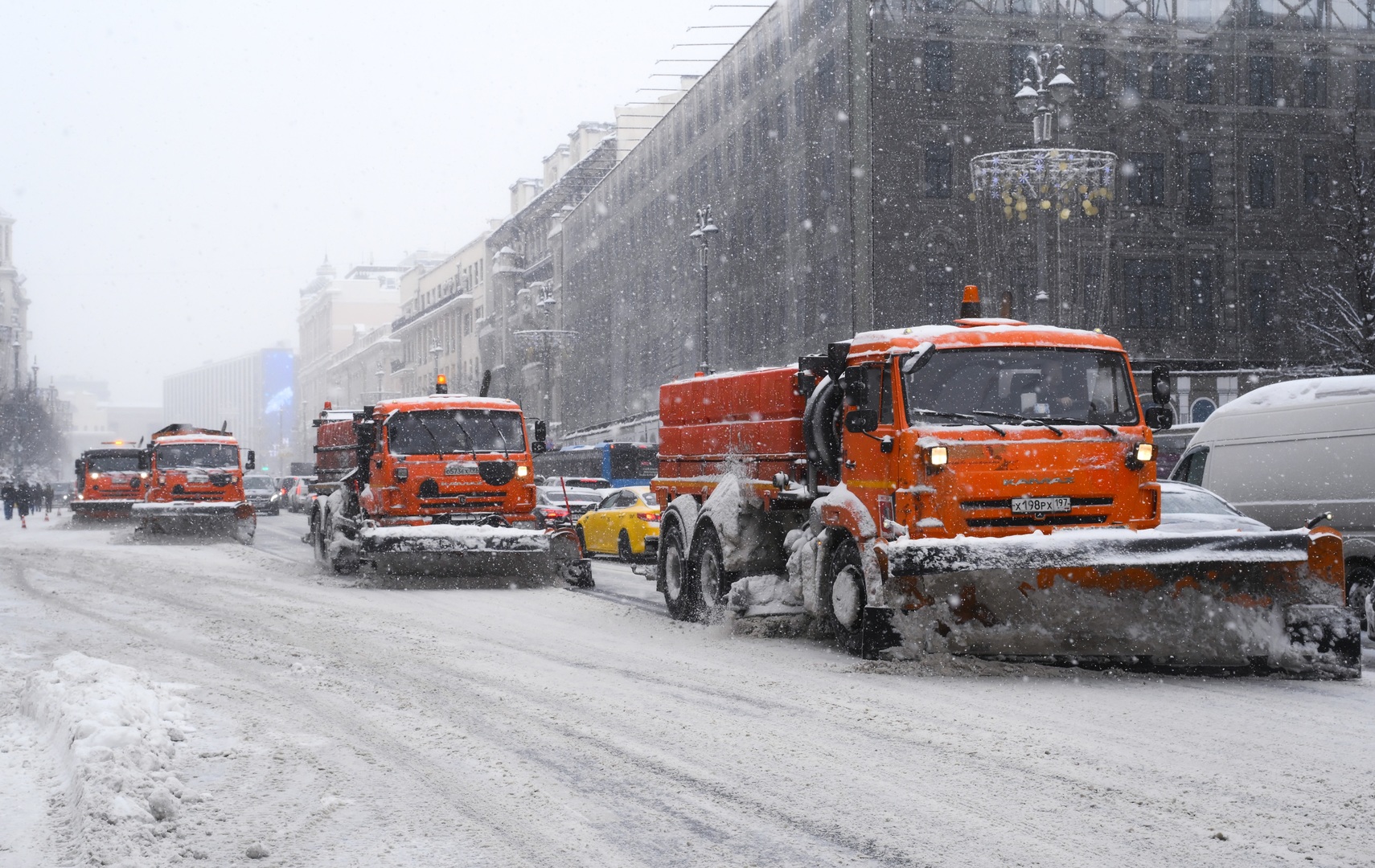 La Russie sous la neige : des congères record à Moscou, hautes de… deux corgis ! (PHOTOS ET VIDÉOS)