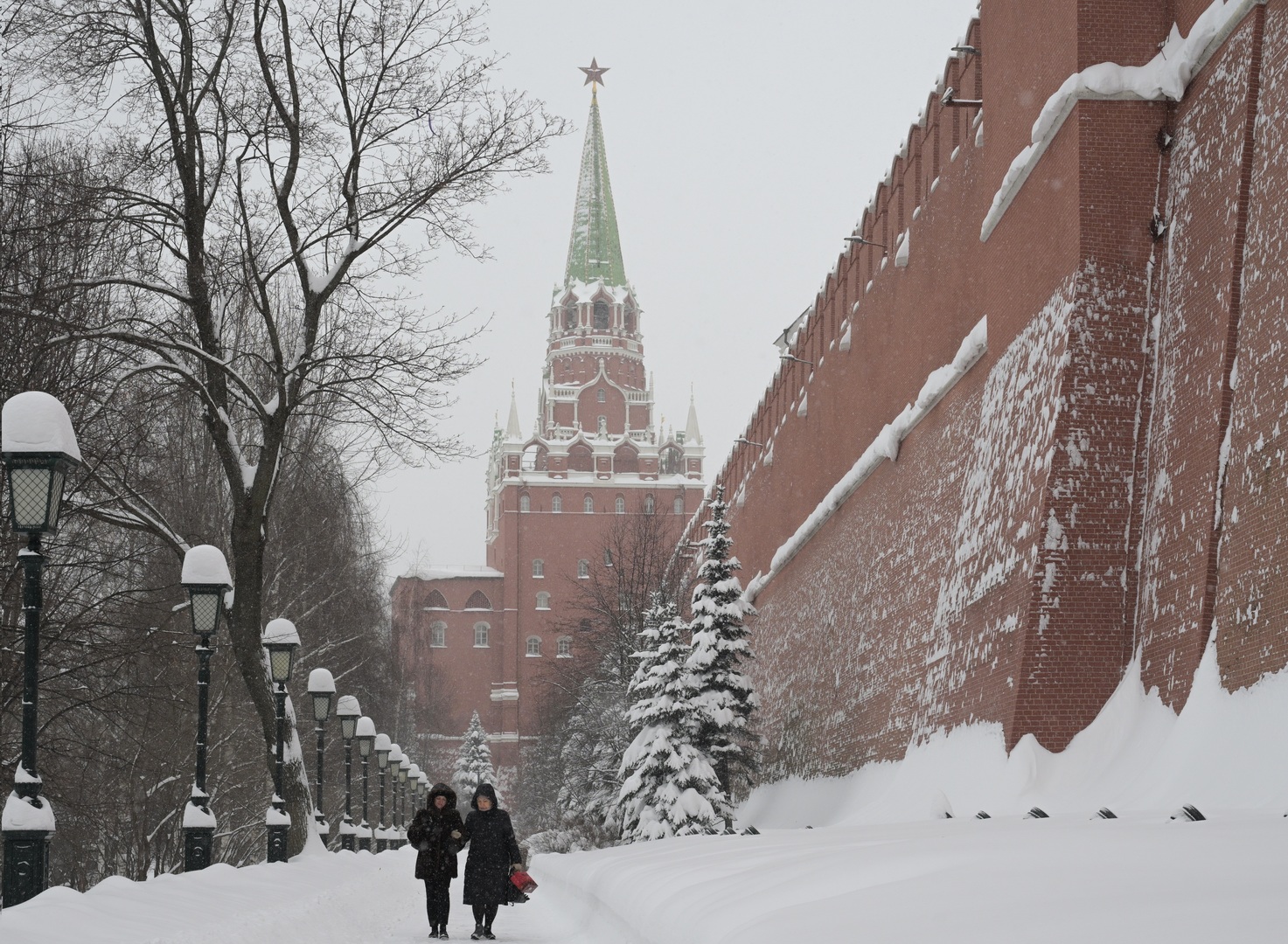La Russie sous la neige : des congères record à Moscou, hautes de… deux corgis ! (PHOTOS ET VIDÉOS)