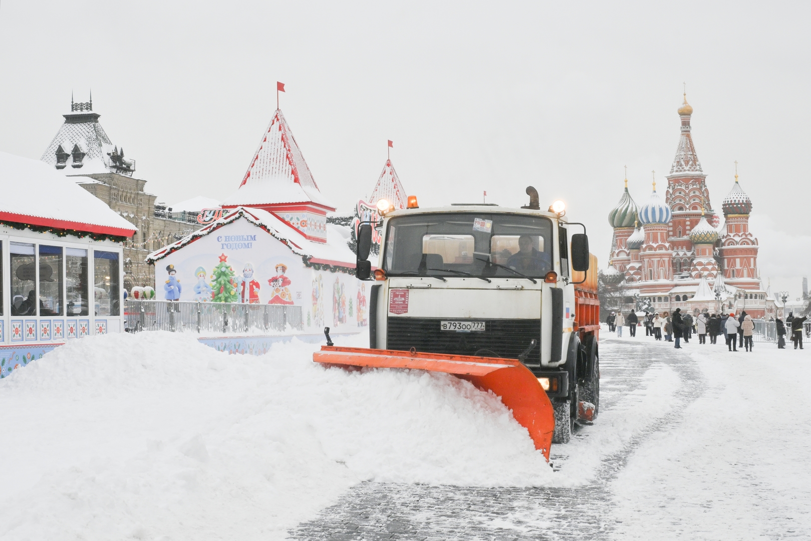 La Russie sous la neige : des congères record à Moscou, hautes de… deux corgis ! (PHOTOS ET VIDÉOS)