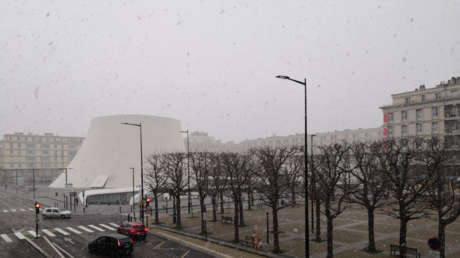France : les transports scolaires suspendus lundi en Bretagne et en Normandie à cause de la neige