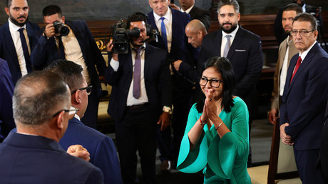 Trump met la présidente par intérim du Venezuela sous pression, selon Politico