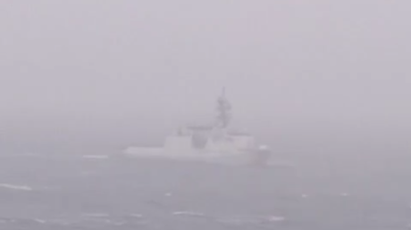 Exclusif : RT obtient une vidéo du navire américain qui poursuit le pétrolier russe Mariner