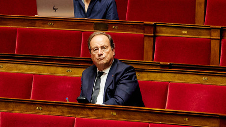 François Hollande s'insurge contre la menace de dissolution et plaide pour le 49.3