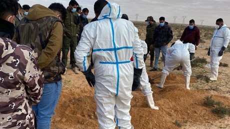 Libye : au moins 21 migrants retrouvés dans une fosse commune près d’Ajdabiya
