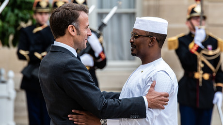 Relation franco-tchadienne : dans une tentative de raccrocher les wagons, Macron invite Déby à Paris