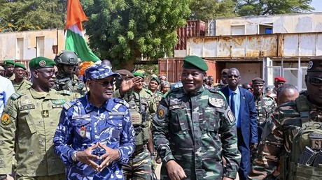 «Ils vont nous écouter rugir» : Tiani lance un avertissement cinglant à Macron, Talon et Ouattara après une attaque nocturne