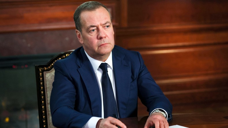 Medvedev : la dissolution de l’OTAN et le retour de l’UE aux achats de gaz russe seraient bénéfiques pour tous