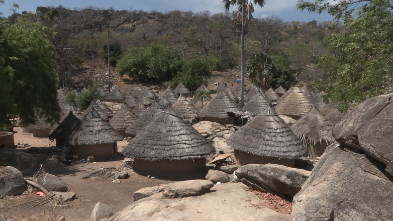 Sénégal : RT part à la découverte des trésors ethniques et culturels des pays bassari (VIDEO)
