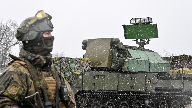 «Menace russe» à l’horizon, sacrifices à domicile : le récit anglo-allemand d’une guerre présentée comme inévitable