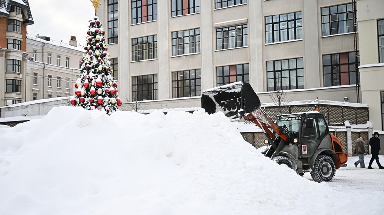 Tempête de neige record à Moscou : 64 % des précipitations mensuelles tombées en une journée, un niveau inédit depuis 56 ans
