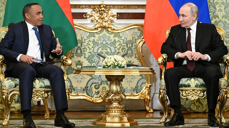 Madagascar : l’«escale au Kremlin» de Randrianirina pointée du doigt en France
