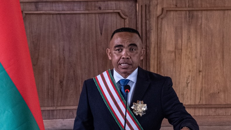 Le président malgache à l’Élysée : une visite de trop après celle de Moscou, selon la jeunesse de Madagascar