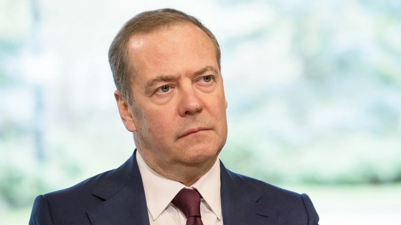 Frappes israélo-américaines : «Les négociations avec l’Iran n’étaient qu’une opération de couverture», estime Medvedev