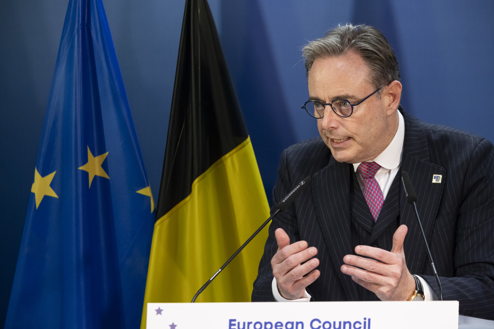 Fin de la courtoisie européenne : Bruxelles exige «un menu des immigrés» pour sélectionner les meilleurs