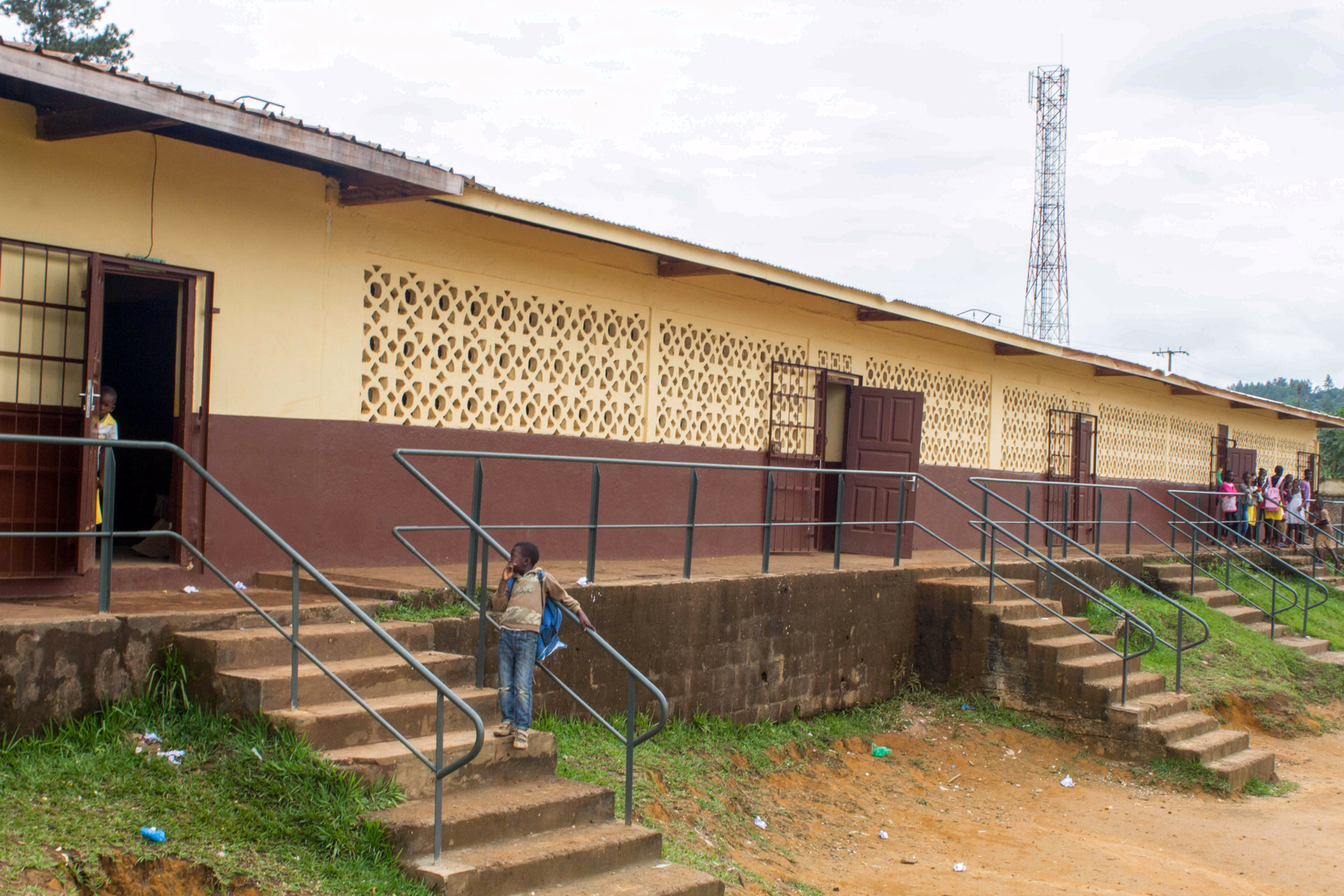 Au Gabon, appel à une trêve sociale pour sauver l’année scolaire