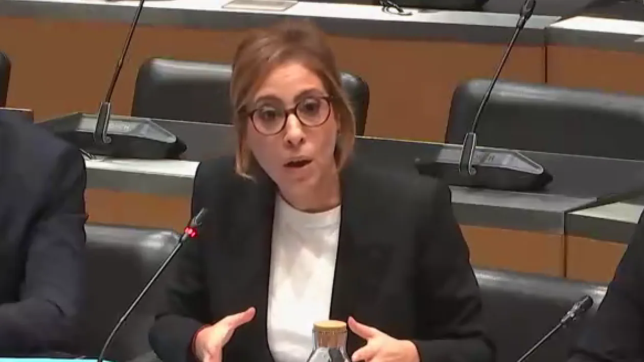 Double contrat à France Télévisions : Léa Salamé dit avoir voulu «éviter un rachat russe» de Quelle époque