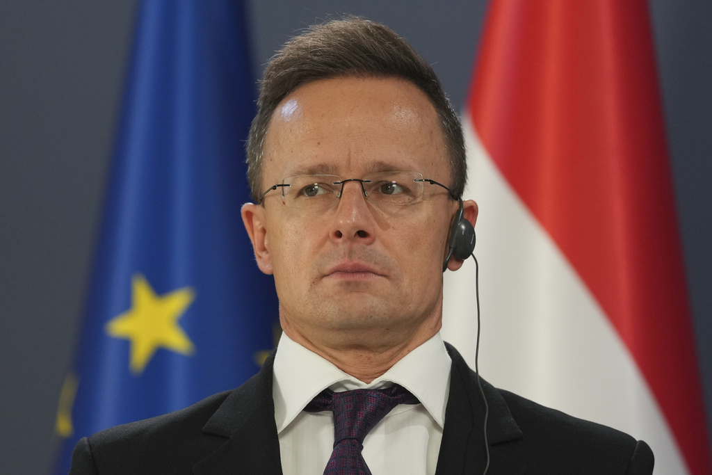 Szijjártó sur la volonté de la Hongrie de rester à l’écart du conflit ukrainien : «Tant qu’Ursula von der Leyen dirige, nous devons dire non à Bruxelles et Kiev chaque jour»