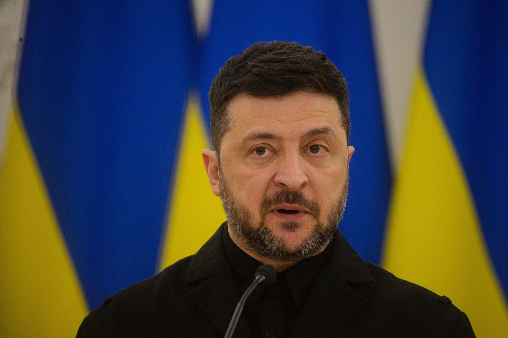 Zelensky envisagerait une présidentielle et un référendum sur un accord de paix, sous pression américaine