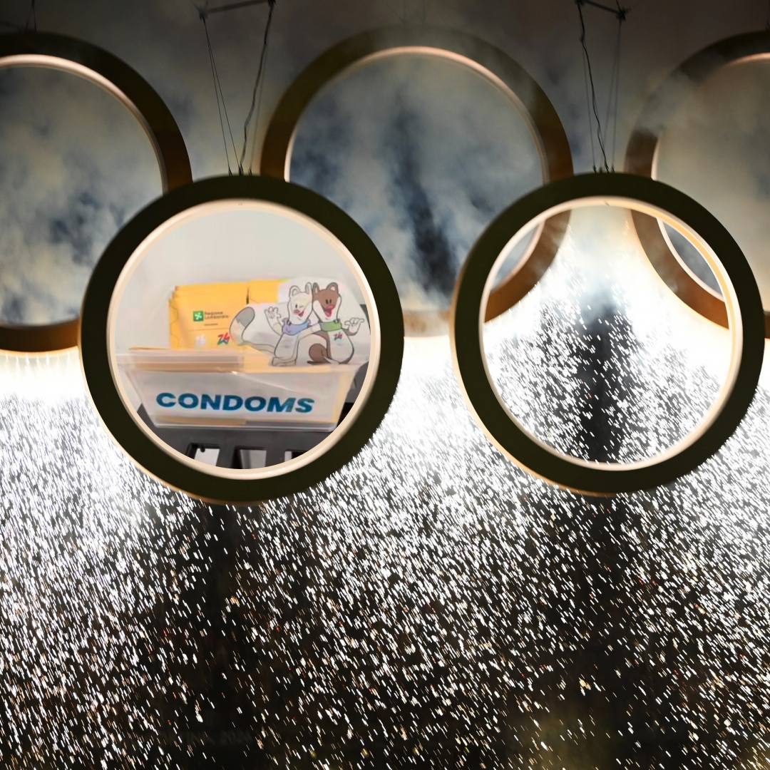 JO d’hiver 2026 : le stock de 10 000 préservatifs gratuits du village olympique épuisé en trois jours