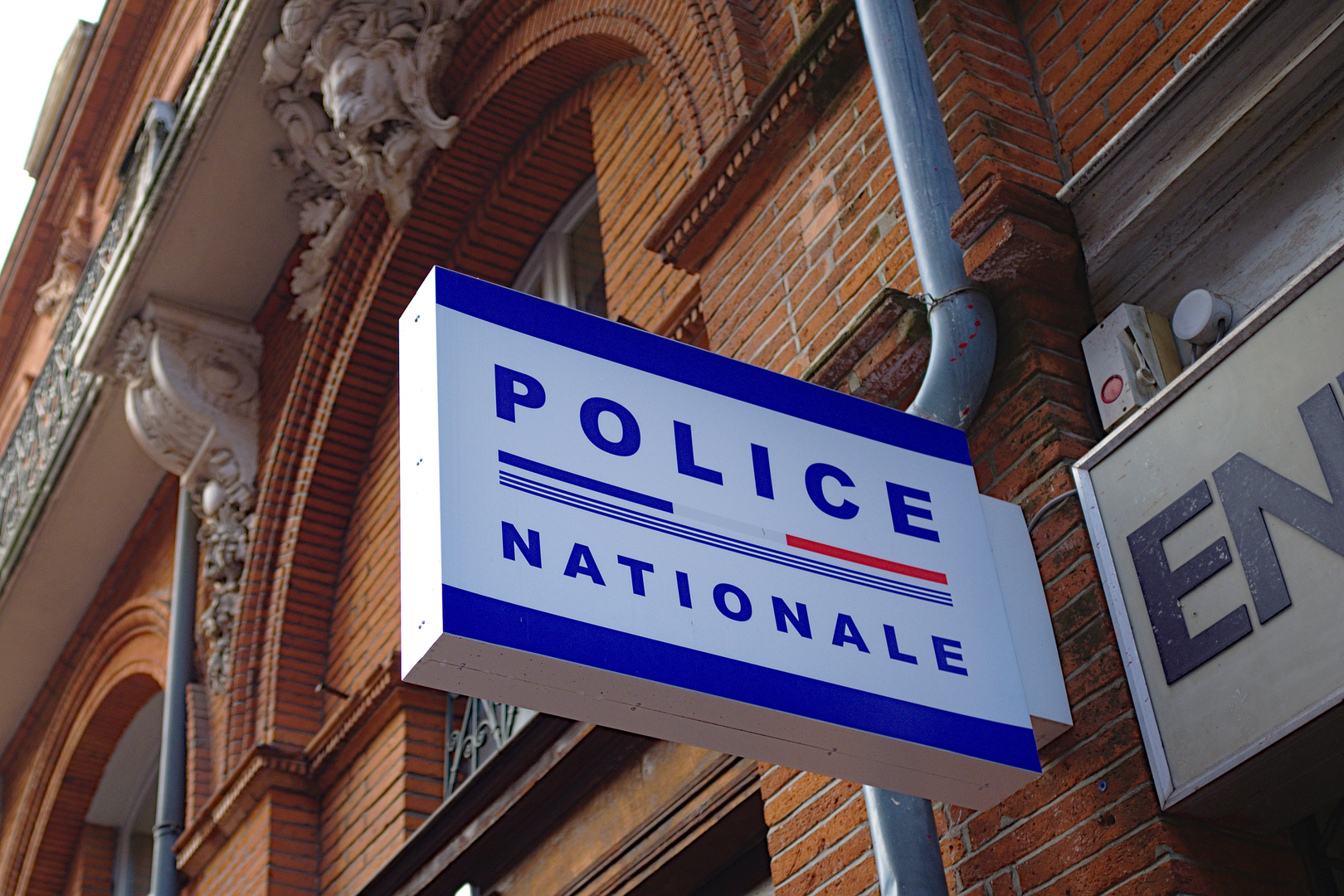 France : un militant d’extrême droite grièvement blessé après des violences en marge d’une conférence à Lyon