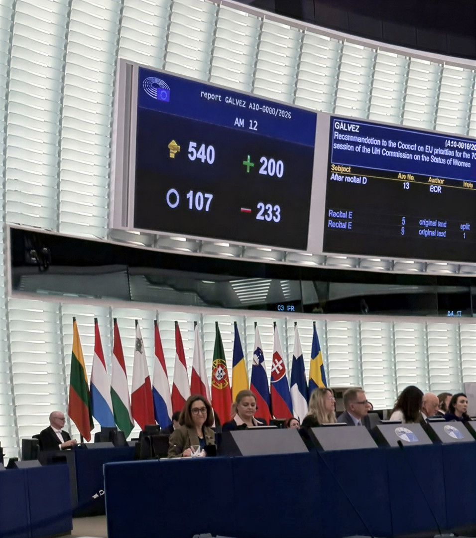 Avancée biologique ou recul intellectuel ? Quand le Parlement européen vote sur la capacité des hommes à enfanter