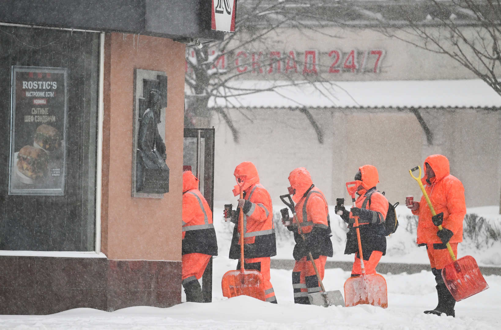 Tempête de neige record à Moscou : 64 % des précipitations mensuelles tombées en une journée, un niveau inédit depuis 56 ans