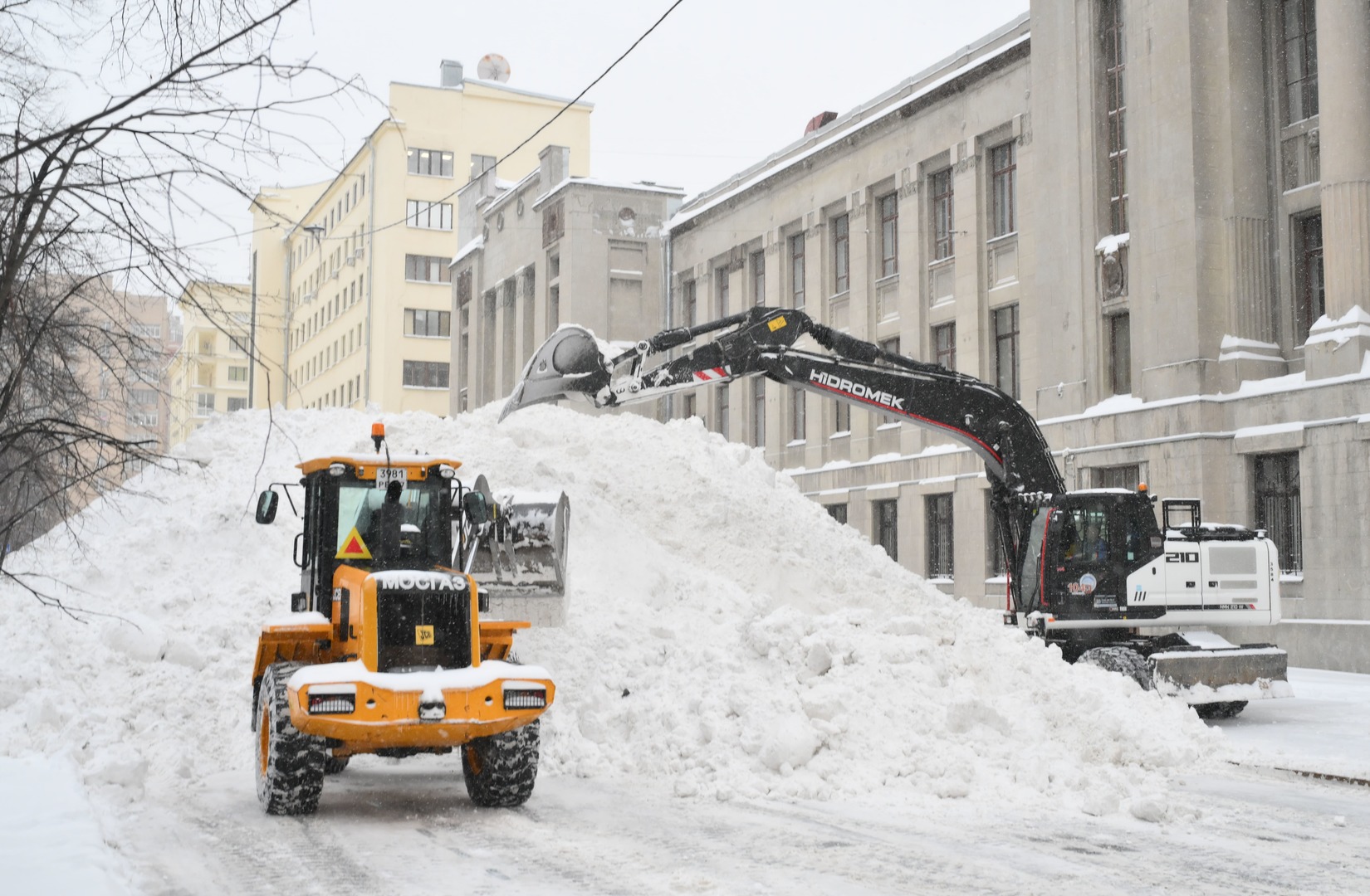 Tempête de neige record à Moscou : 64 % des précipitations mensuelles tombées en une journée, un niveau inédit depuis 56 ans