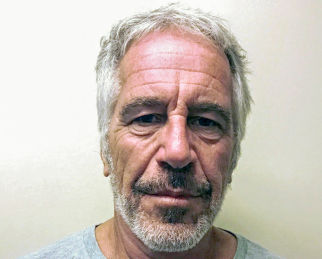 Epstein aurait dissimulé des dossiers secrets dans des entrepôts disséminés à travers les États-Unis, selon The Telegraph