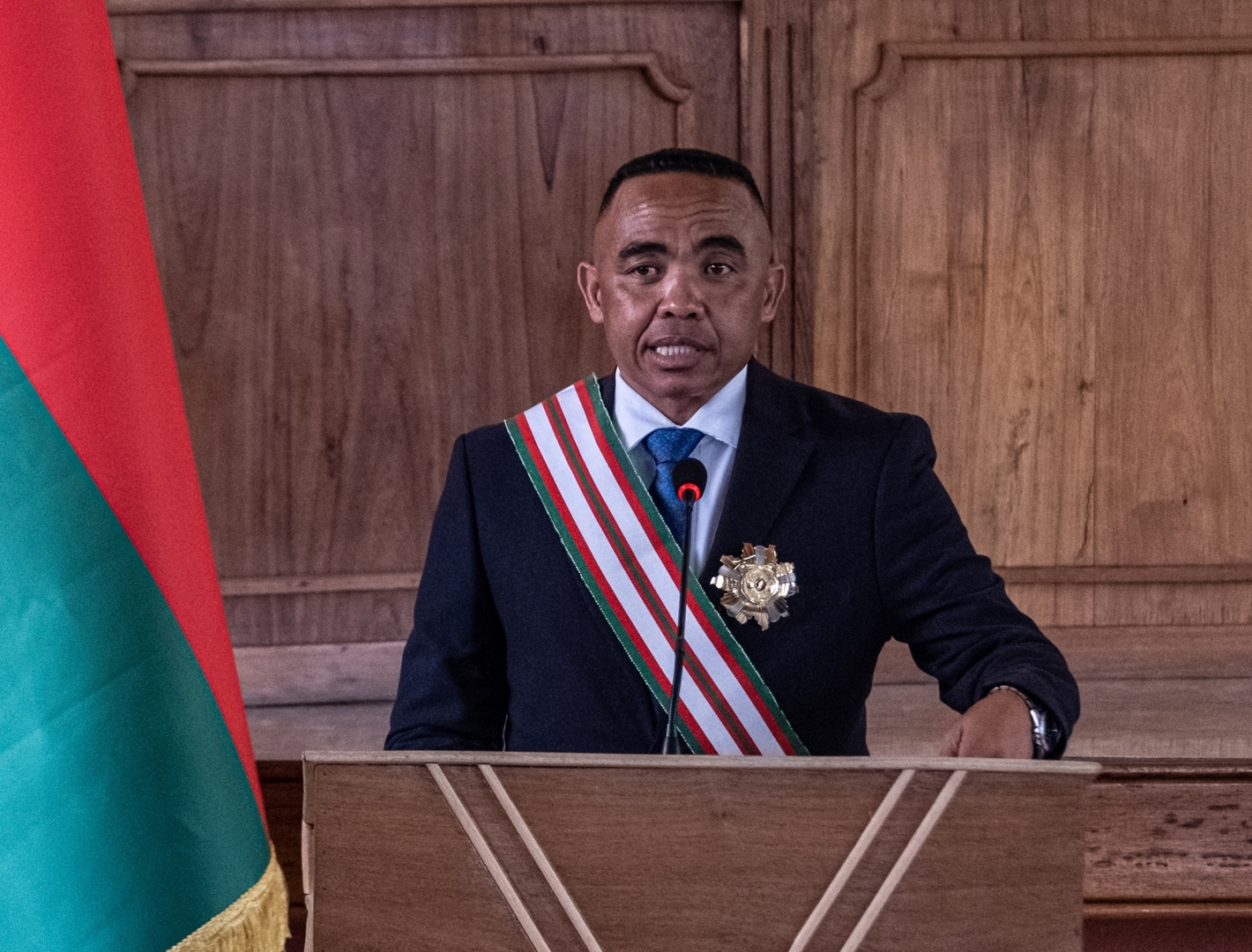 Le président malgache à l’Élysée : une visite de trop après celle de Moscou, selon la jeunesse de Madagascar
