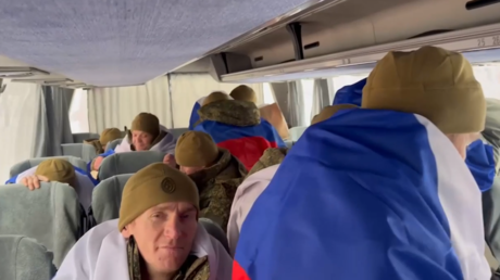 Échange de prisonniers : 157 militaires et trois civils de Koursk rapatriés en Russie