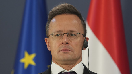 Szijjártó sur la volonté de la Hongrie de rester à l’écart du conflit ukrainien : «Tant qu’Ursula von der Leyen dirige, nous devons dire non à Bruxelles et Kiev chaque jour»