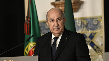 Le président algérien rend hommage aux personnes tombées contre la France