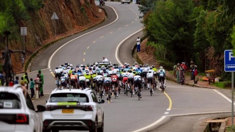 Tour du Rwanda : la sortie de route d’une voiture publicitaire tue deux spectateurs et en blesse six autres