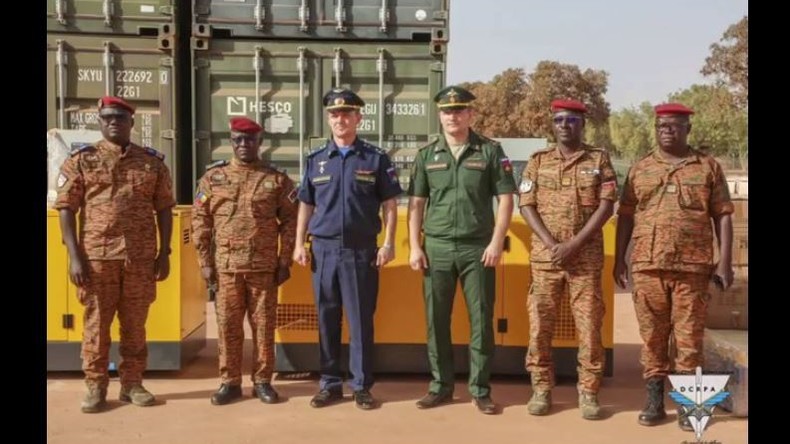 Burkina Faso : réception d'équipements militaires offerts par la Russie