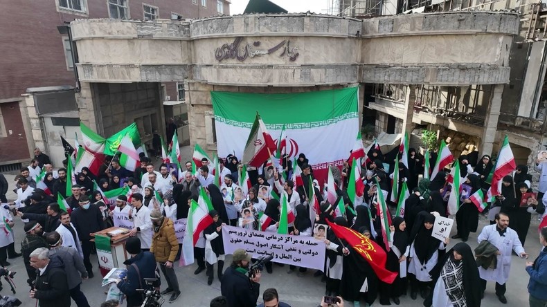 Médecins et citoyens protestent à Téhéran contre les attaques israélo-américaines des écoles et des hôpitaux