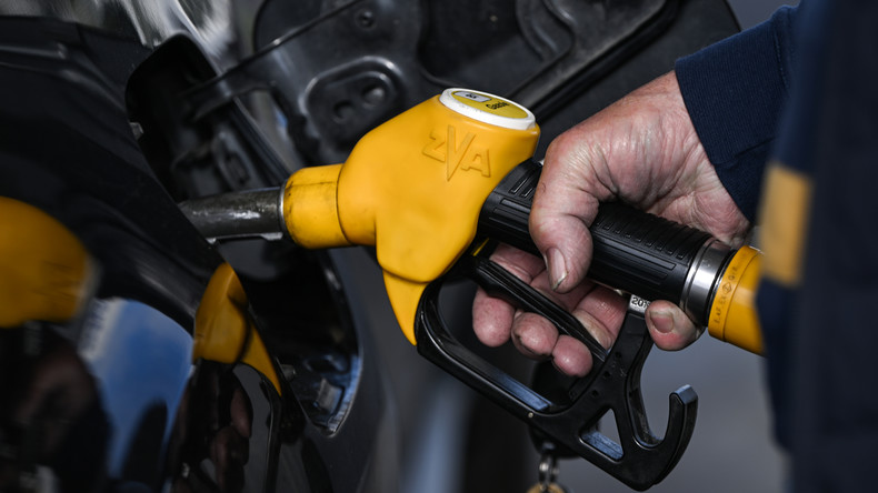 Aides publiques sur le carburant : «Nous n’avons plus d’argent», oppose le gouverneur de la Banque de France