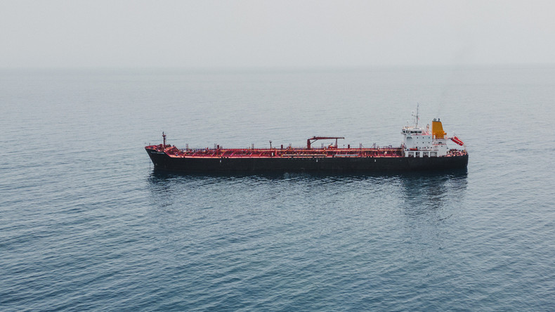 Les États-Unis lèvent les sanctions sur le pétrole russe