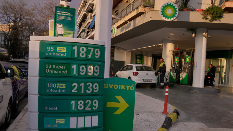 Flambée des prix du carburant : plusieurs pays agissent, la France écarte pour l’instant les mesures directes