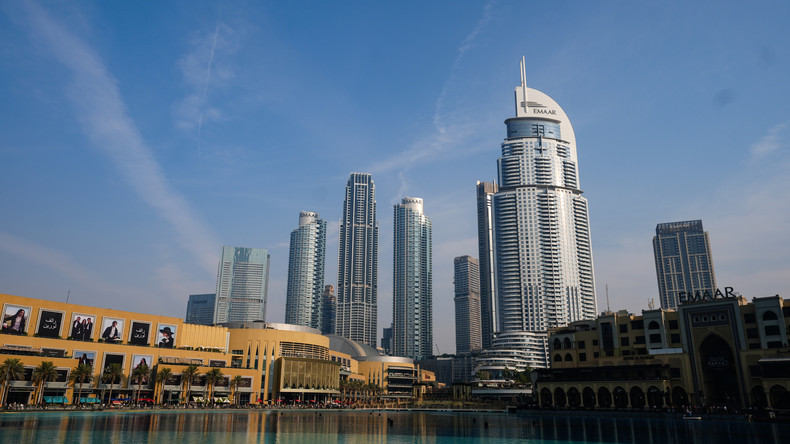 Les Émirats revendiquent leur droit à riposter mais privilégient la retenue