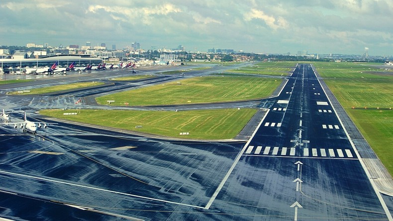 «Télétravail, 10 km/h de moins et moins de vols d’affaires» : les 10 mesures de l’AIE pour réduire la consommation de pétrole